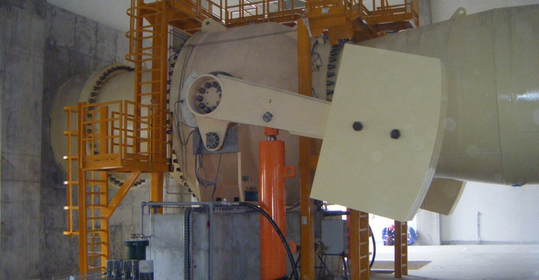 Hydraulic cylinders for flow regulation on water turbines and regulation of water flow on fishways.