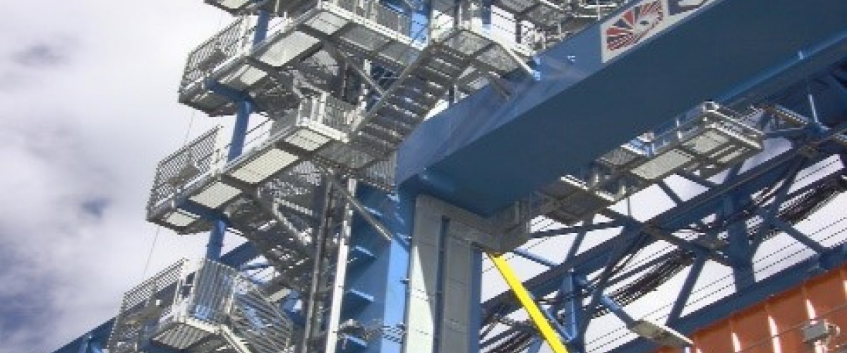 Hidravlični cilindri za luška dvigala in naprave za raztovor kontejnerjev in sipkih tovorov.