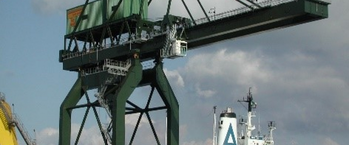 Hidravlični cilindri za luška dvigala in naprave za raztovor kontejnerjev in sipkih tovorov.