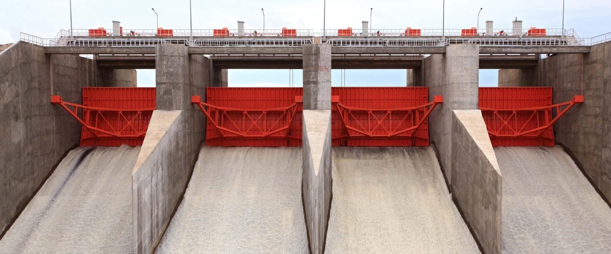 Hidravlični cilindri za zapornice za proti poplavne zajezitve, zapornicah za namakalne sisteme   